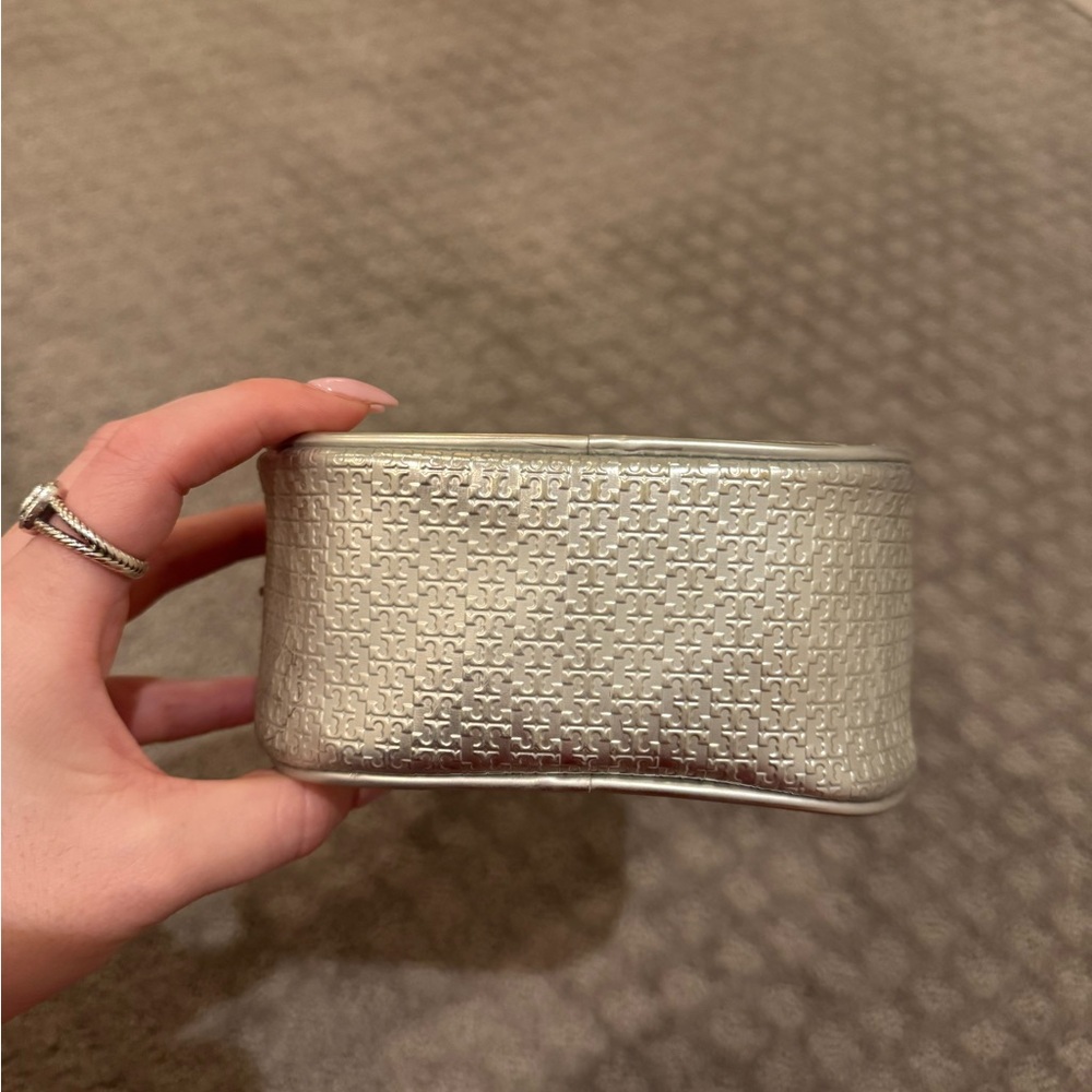 Tory Burch Silver Patterned Compact Case - Picture 4 of 4